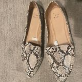 Pointed Toe Loafers Photo 0