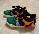 Lebron Basketball Shoes Photo 0