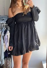Black Sleeved Dress Photo 0