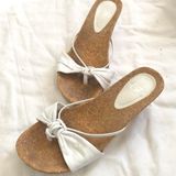 2000s Y2K Gianni Bini 2-2.5”Wedge white thong strappy sandals Size 8M #boho #western #retro #indie #coquette cottagecore Photo 0