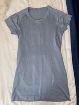 Lululemon shirt Photo 0