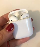 Apple AirPods Photo 0