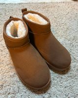 Low Top Boots Tan Size 5 Photo 0