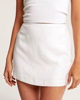 COPY - A&F White linen blend wrapped mini skort. Photo 0