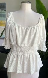 White eyelet knit top Photo 0