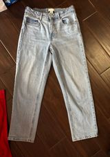 Light Wash Jeans Photo 0