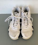 Nike Kyrie Basketball Shoes Photo 0