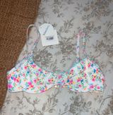 Kulani Kinis  Photo 0