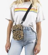 Thread Wallets Thread crossbody cheetah print bag Photo 0