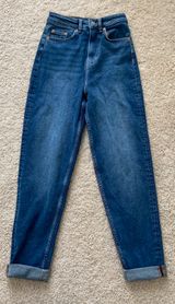 H&M Highwasted Mom Jeans Photo 0