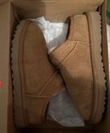 UGG Slippers Photo 0