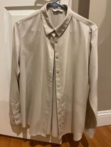 Uniqlo Button Down Shirt Women’s Photo 0