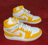 Jordan 1 Mid White University Gold Photo 0