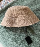 furry bucket hat Photo 0