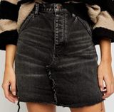 Free People - We The Free Brea cut off Faded Black denim skirt - 28 Photo 0