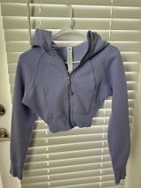 Lululemon Scuba Cropped Photo 0