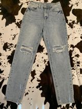 Mom Jeans Photo 0