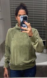 Green Pullover Photo 0