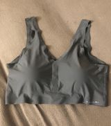 tahari bra  Photo 0