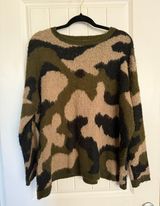 Camo Sweater Photo 0