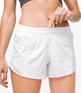 Lululemon Hotty Hot 2.5” Shorts Photo 0