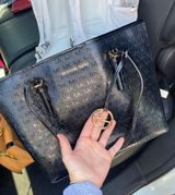 Michael Kors Purse Photo 0
