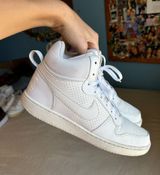 court borough mid white Photo 0