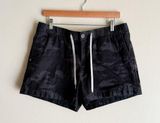 Vuori Dark Grey Camo The Rise The Shine Shorts - XL Photo 0