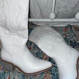 White Cowgirl Boots Size 7.5 Photo 0