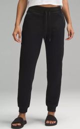 Lululemon Scuba High-Rise Jogger Photo 0