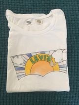 Levi’s Graphic Tee Photo 0