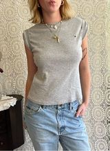 grey tommy hilfiger tee Photo 0