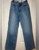 Zara women’s Classic Denim Straight Jeans Photo 0