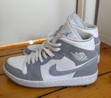 Women’s Jordan 1 Photo 0