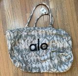 Alo yoga grey tie dye bag Photo 0