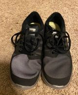 tennis shoes Photo 0