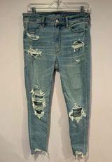 Distressed light wash jeans Photo 0
