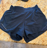 Lululemon Hotty Hot 4" Photo 0