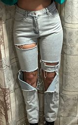 Adika Ripped Jeans Photo 0