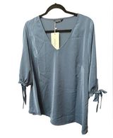 BLOOMCHIC NWT blue vneck 3/4 tie bottom sleeve blouse size 12W Photo 0