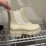 brand new rain boots Size 6 Photo 0