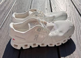 On Cloud Women’s Shoes Running Photo 0