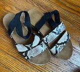 Tilly’s Black And White Printed Platform Sandals Photo 0