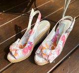 Naturalized Heels Photo 0