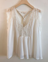 Lovestitch sleeveless lace Vneck blouse Photo 0