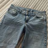 Low rise jeans with light wash Photo 0