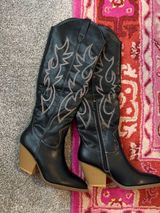Black Cowboy Boots Photo 0
