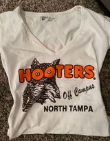 Original Hooters Outfit Photo 0