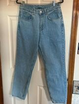 Tagged Urban Outfitters Priest High Rise Mom Light Wash W/Distressing Sz 32 Photo 0