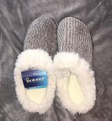 Isotoner NWT  Slippers Photo 0